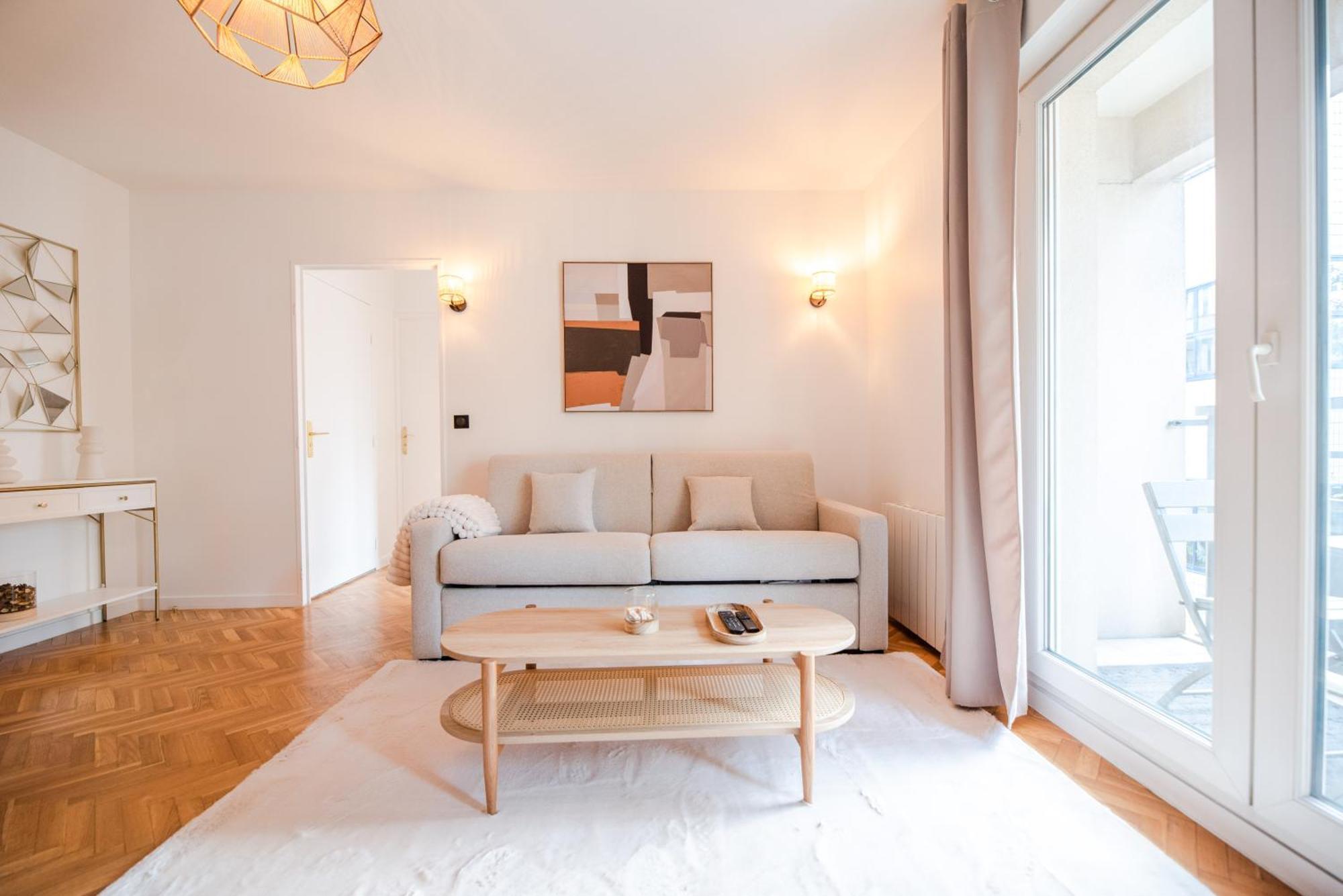 Cia - Flat With Balcony In East Paris, Buttes Chaumont * Parijs
